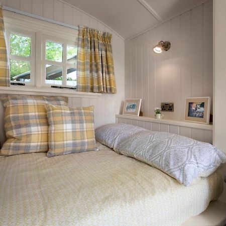 The Heron Shepherds Hut At Lyth Valley Brigsteer 外观 照片